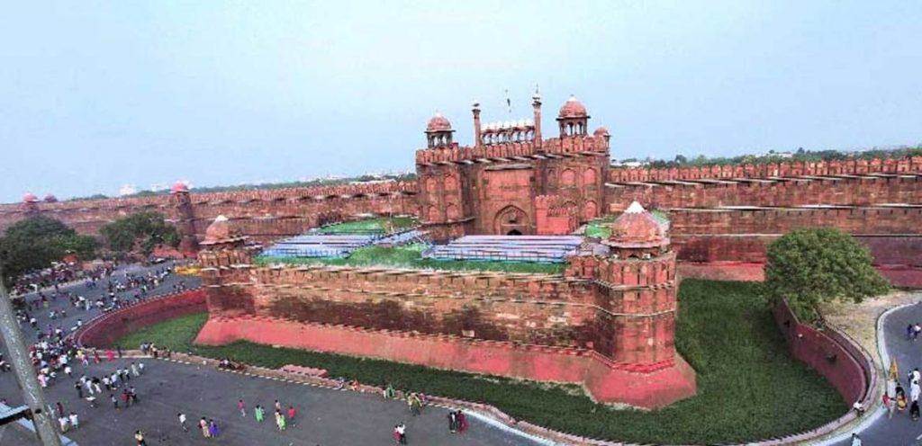 woman claims on red fort