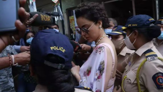 kangana ranaut reached mumbai khar police station