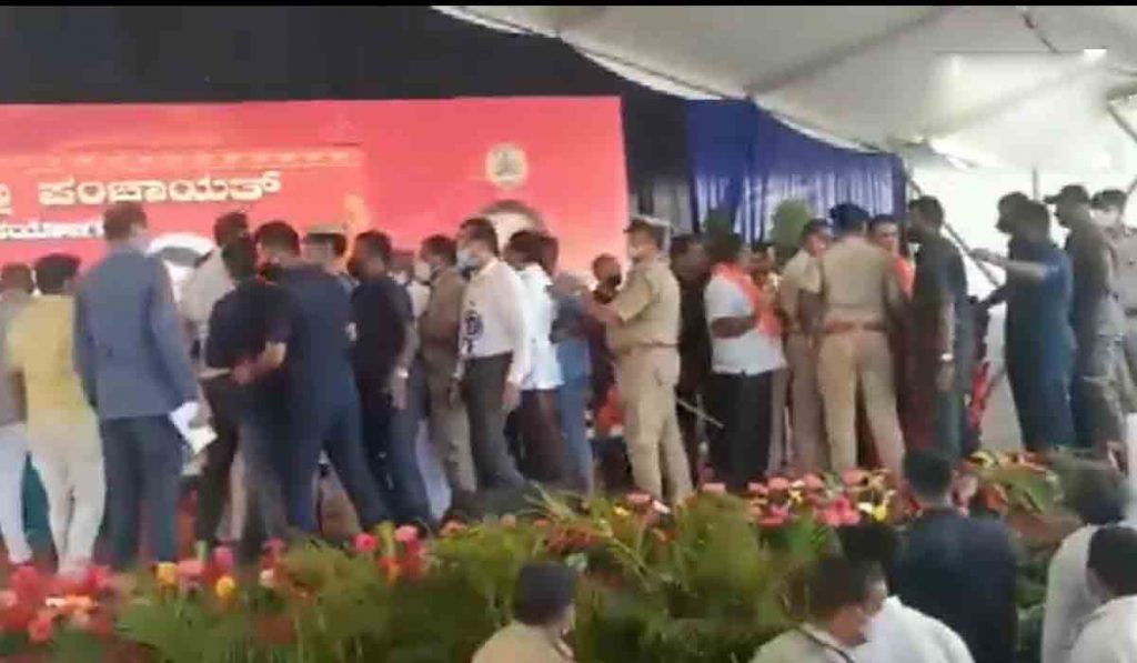 congress mp and bjp minister clashed