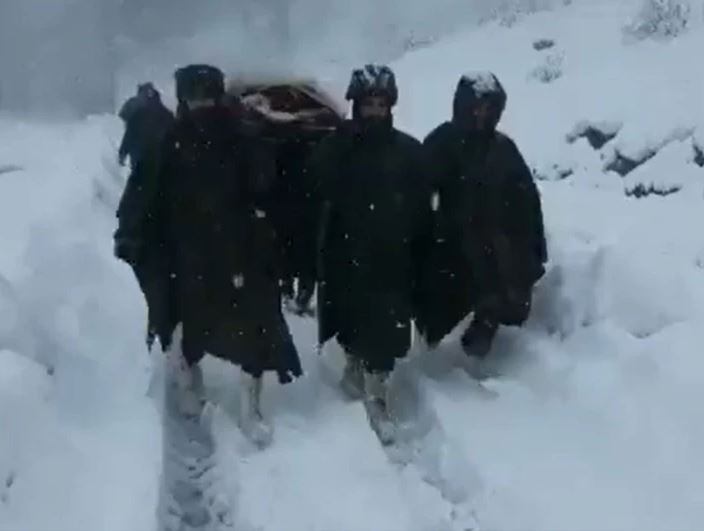 Indian Army Carries Pregnant Woman