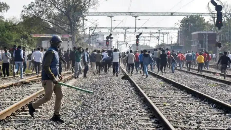 railway students protest in bihar