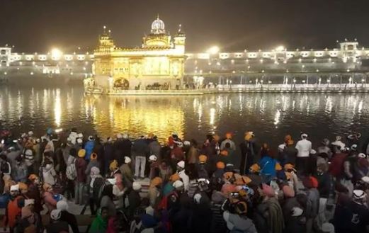 Sukhbir badal and harsimrat badal prayers at golden temple