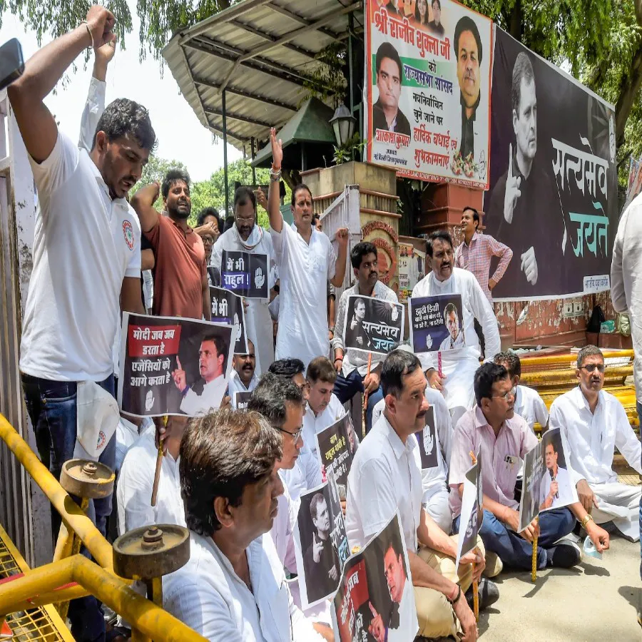 congress worker protest against