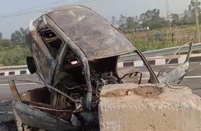Sonipat car caught fire