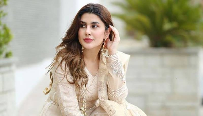 kubra khan item song