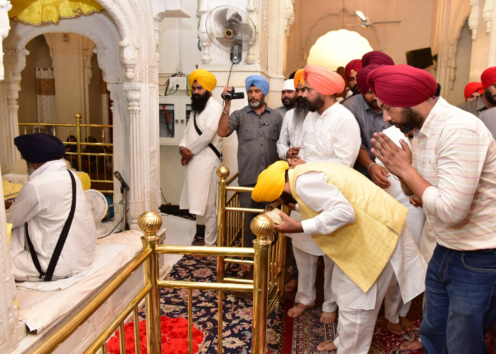 Chief Minister paid obeisance 