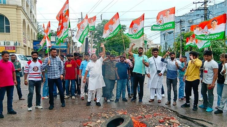 congress protest against GST