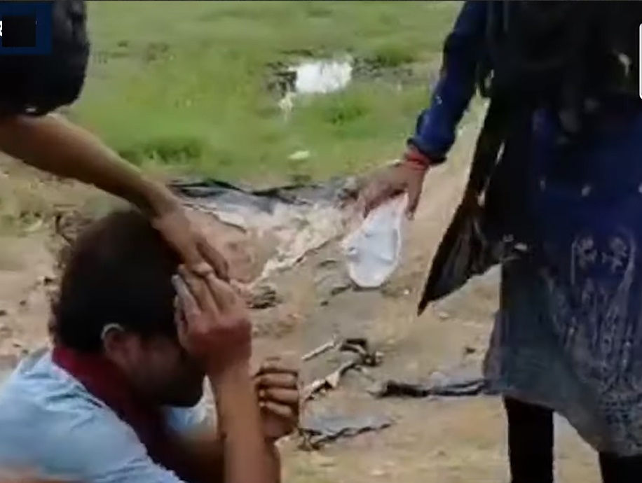 kanpur girl beats up eveteaser 