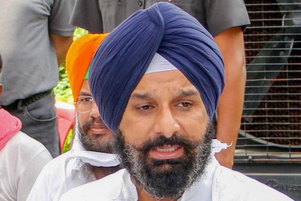 majithia targets gajendra shekhawat 