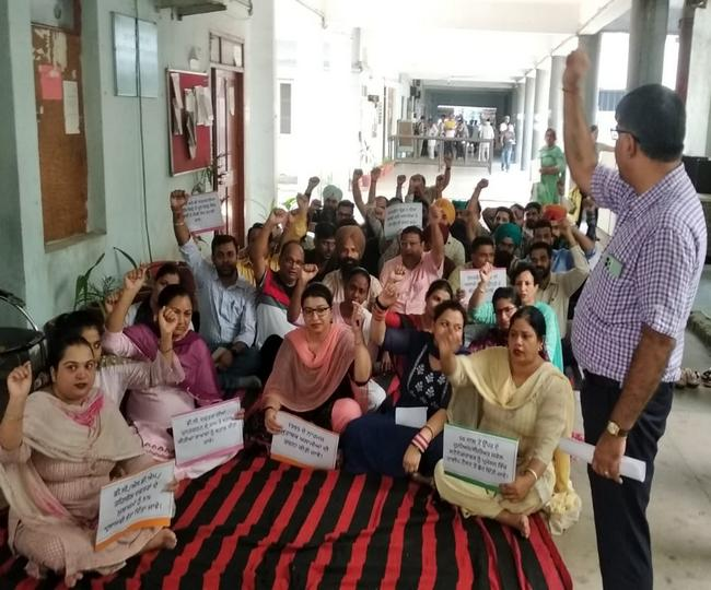 jalandhar DCofficer employees strike