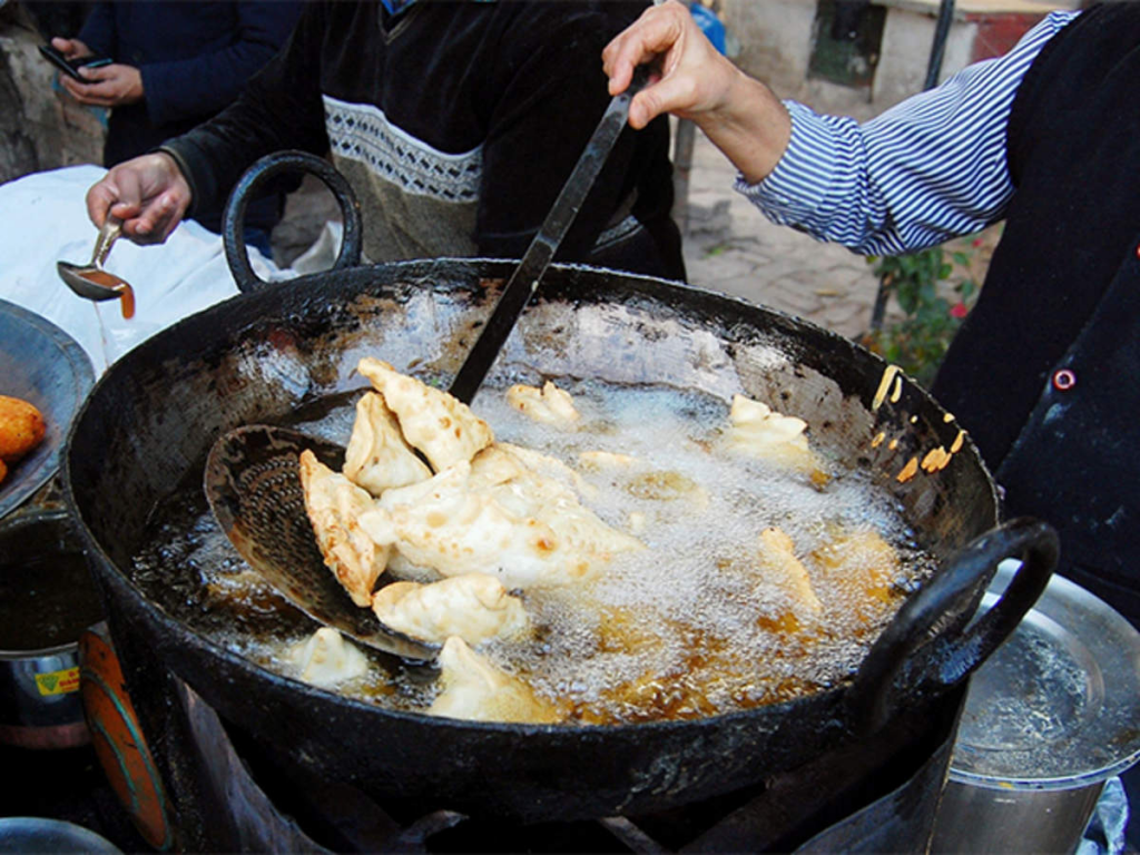 samosa seller poured boiling 