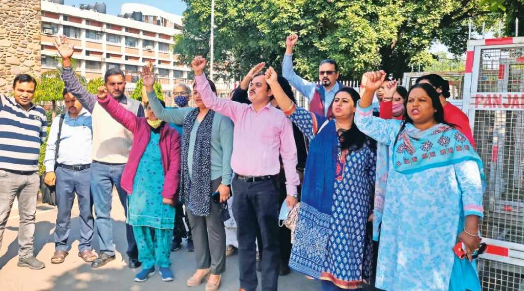 chandigarh collage professors protest