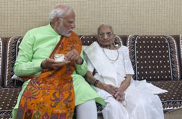 PM Modi meets mother