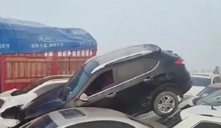 China over 200 vehicles crash