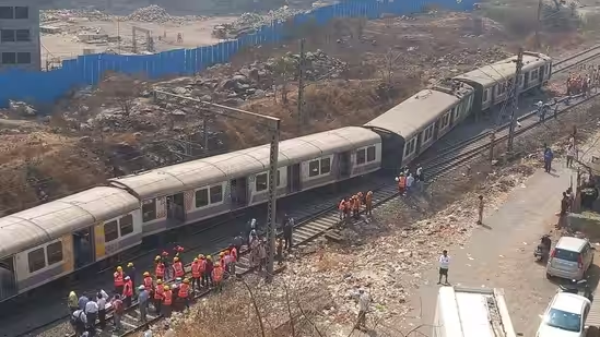 Mumbai Train 3coaches derailed 