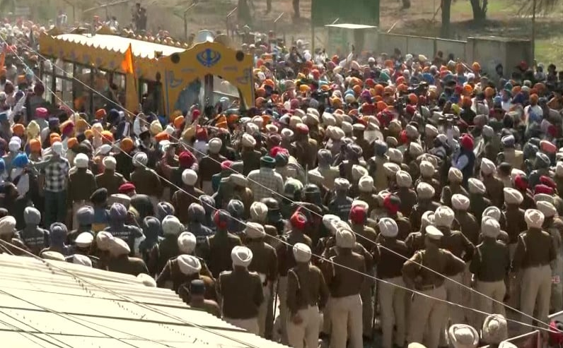 Singhs surrounded Ajnala police 