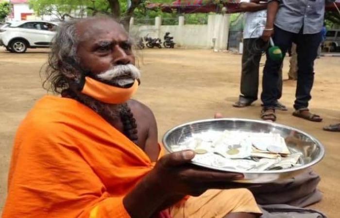 Tamil Nadu Beggar Donates