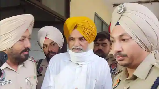 Sidhu Moosewala father received 