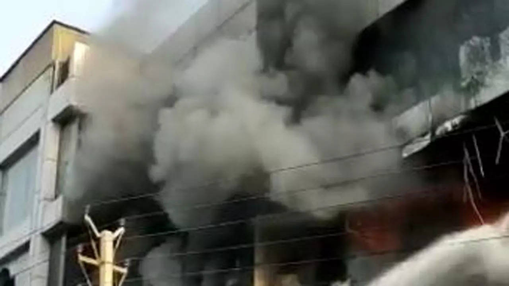 delhi fire plastic godown