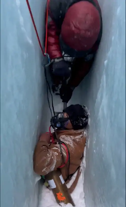 Sherpa stuck in crevasse 
