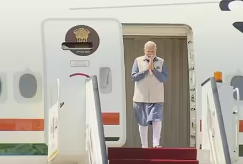 PM Modi arrived in 