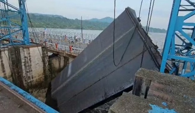 Haridwar Bhimgoda Barrage Gate Broken
