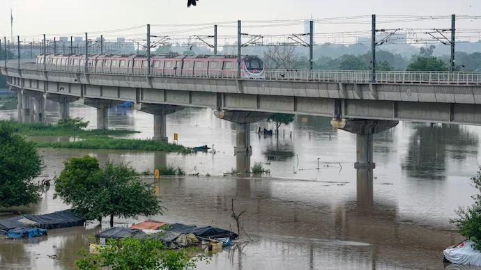 yamuna water again increases